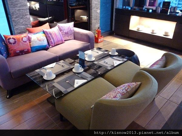 雅樂軒13-店內沙發.JPG 雅樂軒13-店內沙發.JPG