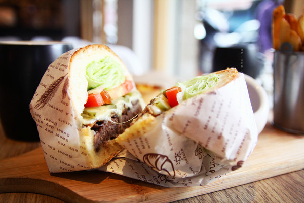 對味The Taste：【新北市中和區。早午餐】對味The Taste 提供免費wifi 提供插座 免服務費 景安捷運站