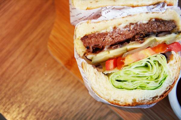 對味The Taste：【新北市中和區。早午餐】對味The Taste 提供免費wifi 提供插座 免服務費 景安捷運站