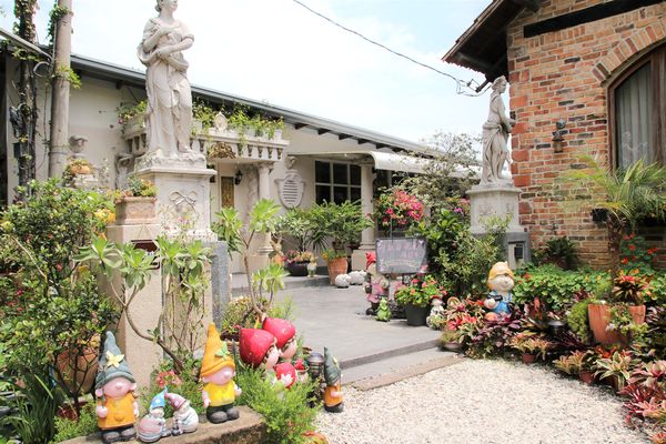 文心園・花園咖啡：【南投景點】文心園花園咖啡~巴洛克式的歐風設計，浪漫的異國風情，復古唯美水池，免費無料的拍照景點