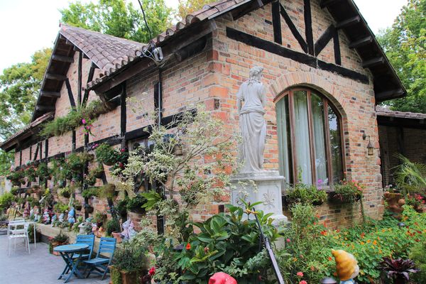 文心園・花園咖啡：【南投景點】文心園花園咖啡~巴洛克式的歐風設計，浪漫的異國風情，復古唯美水池，免費無料的拍照景點