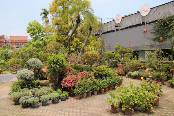 文心園・花園咖啡：【南投景點】文心園花園咖啡~巴洛克式的歐風設計，浪漫的異國風情，復古唯美水池，免費無料的拍照景點