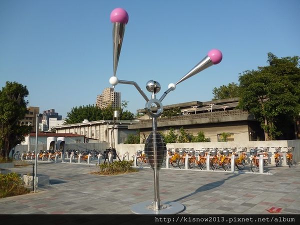 新竹景點10-轉運站前韻律体操的小人.JPG 新竹景點10-轉運站前韻律体操的小人.JPG