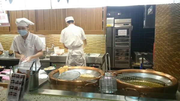 豚一屋(高雄左營店):高雄新光三越高鐵店~豚一屋