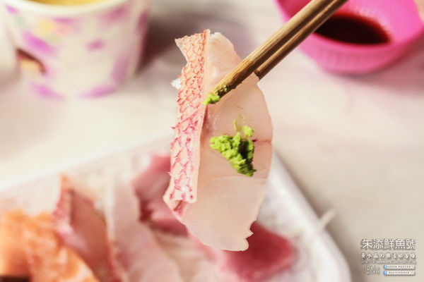 朱添鮮魚號【基隆美食】|基隆市仁愛區崁仔頂漁市生魚片專賣店：仁愛市場30年生魚片老店，愛玩客詹姆士推薦的深夜食堂。