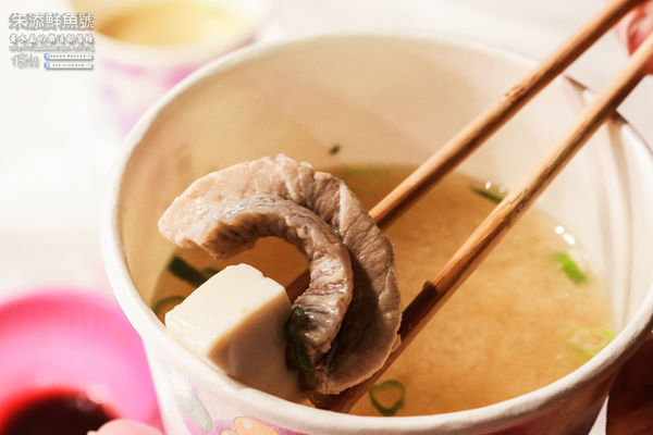 朱添鮮魚號【基隆美食】|基隆市仁愛區崁仔頂漁市生魚片專賣店：仁愛市場30年生魚片老店，愛玩客詹姆士推薦的深夜食堂。