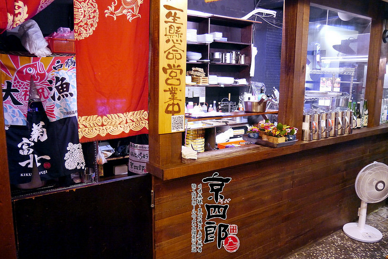 【宜蘭】京四郎炭火鴛鴦紫銅鍋 ~ 台日混血懷勁風格吸睛 超正點四川麻辣、東北酸菜鍋 吃得暖心又暖胃超滿足