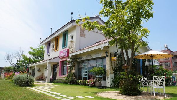 【台南市-麻豆區】在花木扶疏.綠草如茵的氛圍下，與提供風味一流的西班牙料理ー『麻豆驢子廚房』，來場迷人的心靈饗宴吧٩(๑❤ω❤๑)۶