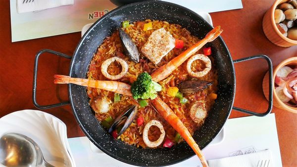 【台南市-麻豆區】在花木扶疏.綠草如茵的氛圍下，與提供風味一流的西班牙料理ー『麻豆驢子廚房』，來場迷人的心靈饗宴吧٩(๑❤ω❤๑)۶