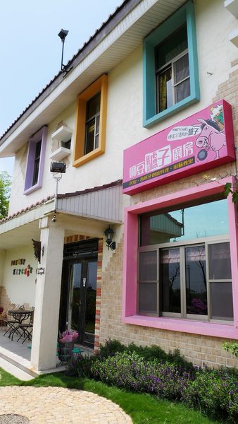 【台南市-麻豆區】在花木扶疏.綠草如茵的氛圍下，與提供風味一流的西班牙料理ー『麻豆驢子廚房』，來場迷人的心靈饗宴吧٩(๑❤ω❤๑)۶