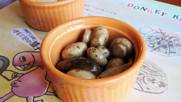 【台南市-麻豆區】在花木扶疏.綠草如茵的氛圍下，與提供風味一流的西班牙料理ー『麻豆驢子廚房』，來場迷人的心靈饗宴吧٩(๑❤ω❤๑)۶