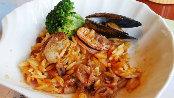 【台南市-麻豆區】在花木扶疏.綠草如茵的氛圍下，與提供風味一流的西班牙料理ー『麻豆驢子廚房』，來場迷人的心靈饗宴吧٩(๑❤ω❤๑)۶