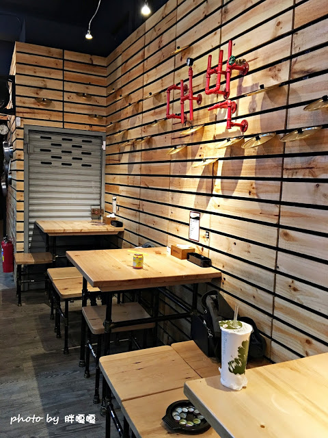 【台中 中區】大發炸雞~~~大四喜啦!!!四種不同口味炸雞任你挑選!!!憑日新劇院票根有打折、深夜食堂