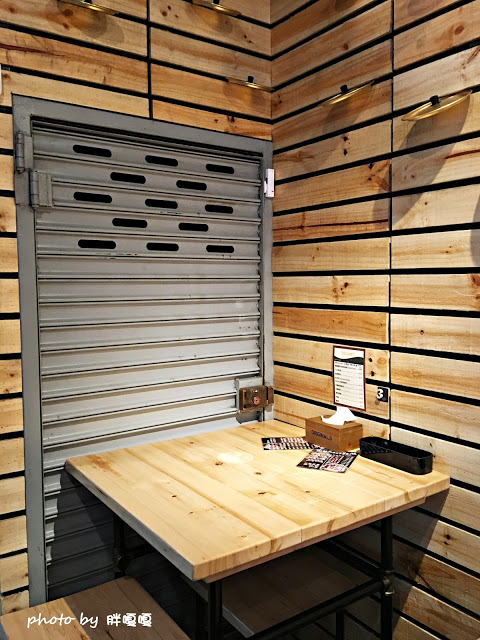 【台中 中區】大發炸雞~~~大四喜啦!!!四種不同口味炸雞任你挑選!!!憑日新劇院票根有打折、深夜食堂