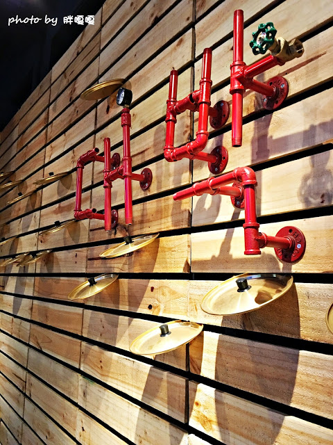 【台中 中區】大發炸雞~~~大四喜啦!!!四種不同口味炸雞任你挑選!!!憑日新劇院票根有打折、深夜食堂