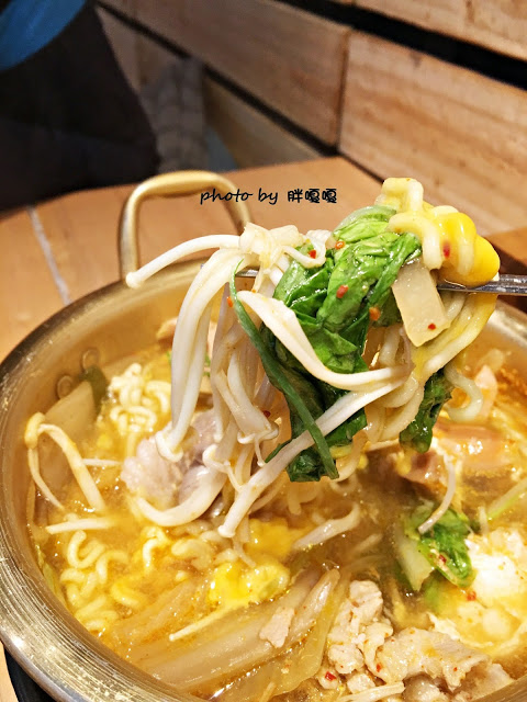 【台中 中區】大發炸雞~~~大四喜啦!!!四種不同口味炸雞任你挑選!!!憑日新劇院票根有打折、深夜食堂