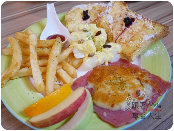 美食。餐廳│ 新北新莊區 輔大捷運站  輔大早午餐下午茶 荷亞輕食館 輔大店 學生/上班族的天堂啊！ ❤跟著Livia享受人生❤