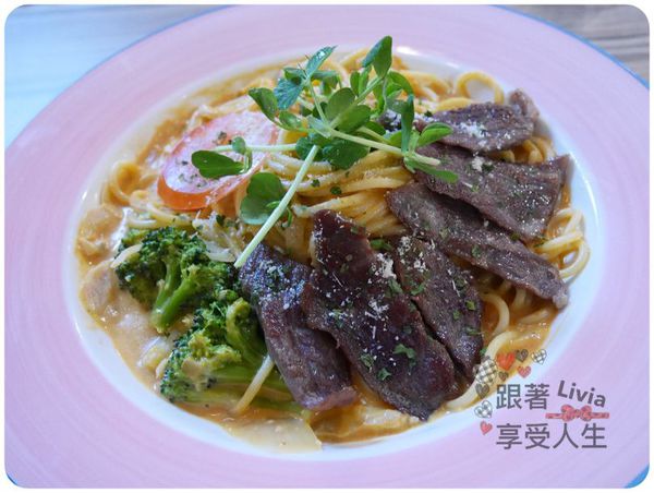 美食。餐廳│ 新北新莊區 輔大捷運站  輔大早午餐下午茶 荷亞輕食館 輔大店 學生/上班族的天堂啊！ ❤跟著Livia享受人生❤