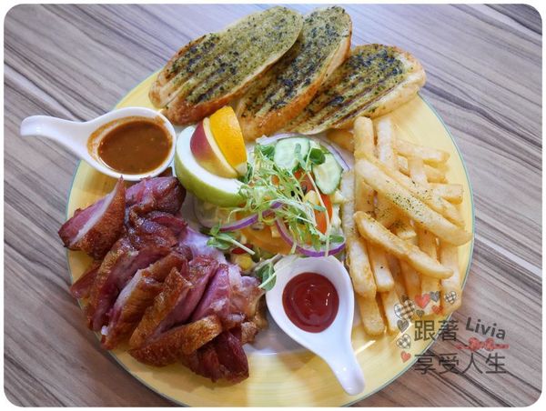 美食。餐廳│ 新北新莊區 輔大捷運站  輔大早午餐下午茶 荷亞輕食館 輔大店 學生/上班族的天堂啊！ ❤跟著Livia享受人生❤