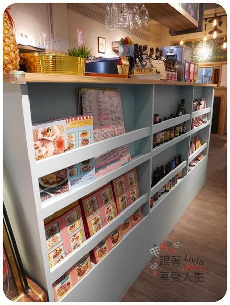 美食。餐廳│ 新北新莊區 輔大捷運站  輔大早午餐下午茶 荷亞輕食館 輔大店 學生/上班族的天堂啊！ ❤跟著Livia享受人生❤
