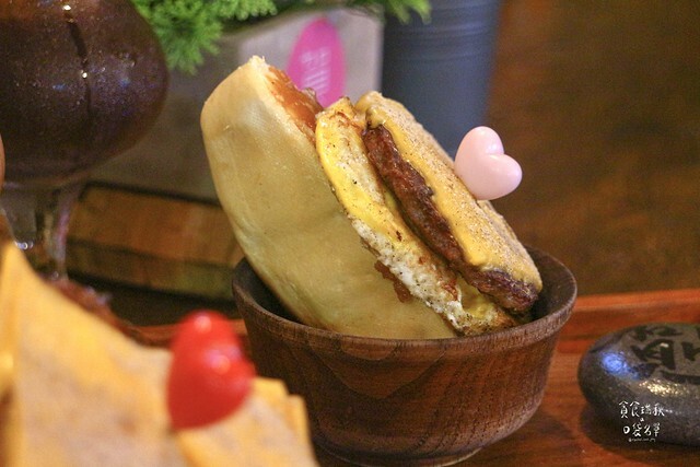 屏東恆春|在隱密巷弄的老宅咖啡廳下午茶。每日限量人氣特色烤饅頭|賀HeR巷內食間