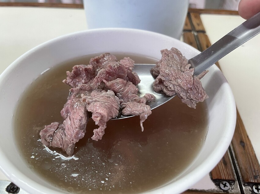 台南市東區台南美食 長榮牛肉湯|入口即化牛肉湯嘎滿滿滷肉的滷肉飯 就是台南道地好早餐啦!