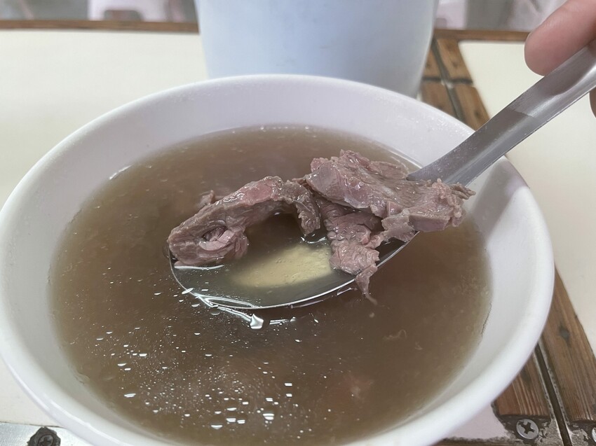 台南市東區台南美食 長榮牛肉湯|入口即化牛肉湯嘎滿滿滷肉的滷肉飯 就是台南道地好早餐啦!