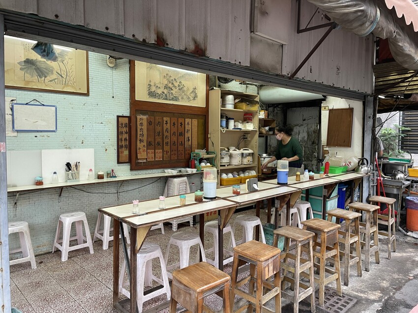 台南市東區台南美食 長榮牛肉湯|入口即化牛肉湯嘎滿滿滷肉的滷肉飯 就是台南道地好早餐啦!