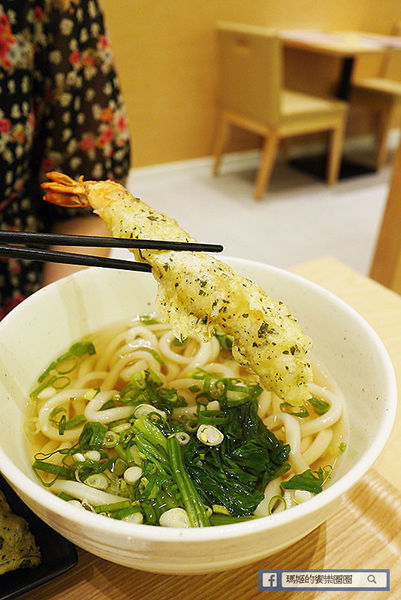 Nana's Green Tea(林口三井店)：◆林口三井OUTLET美食【nana's green tea台灣一號店】濃郁抹茶甜品。烏龍麵。定食