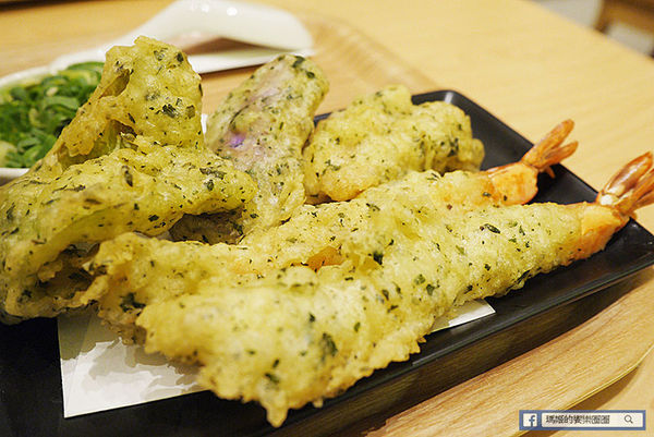 Nana's Green Tea(林口三井店)：◆林口三井OUTLET美食【nana's green tea台灣一號店】濃郁抹茶甜品。烏龍麵。定食