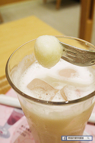 Nana's Green Tea(林口三井店)：◆林口三井OUTLET美食【nana's green tea台灣一號店】濃郁抹茶甜品。烏龍麵。定食