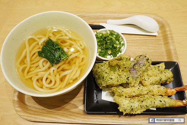 Nana's Green Tea(林口三井店)：◆林口三井OUTLET美食【nana's green tea台灣一號店】濃郁抹茶甜品。烏龍麵。定食