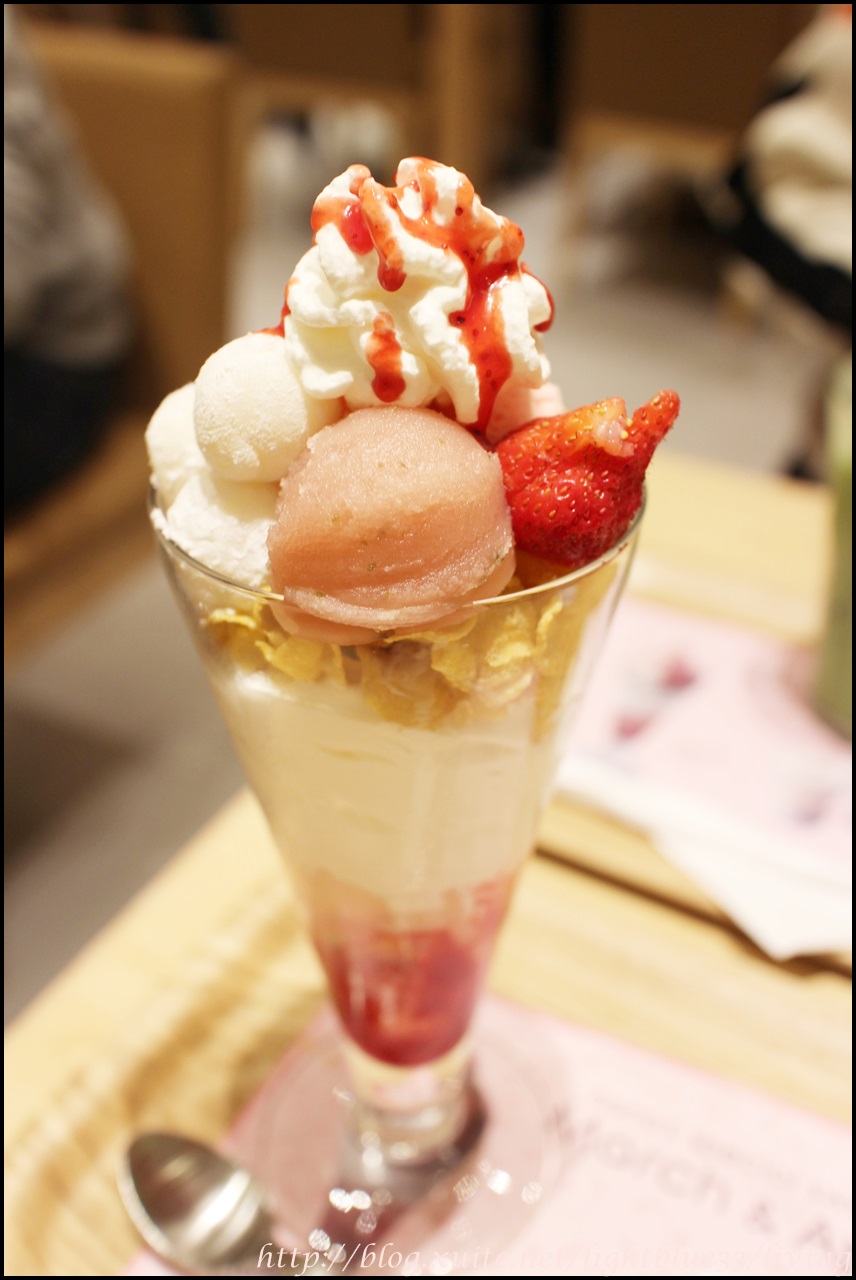 [ 新北林口．機場捷運線A9站美食 ] 林口三井outlet美食：nanas green tea ～季節限定櫻花草莓百匯