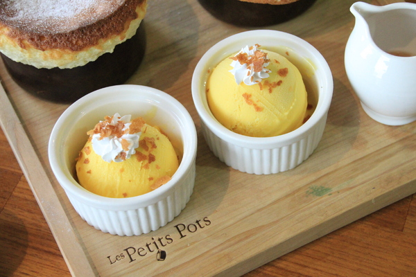 小銅鍋義式餐廳(德安誠品店)：【台南||東區】超好拍！台南夢幻甜點─小銅鍋舒芙蕾！燉飯／披薩也很美味>>小銅鍋義式餐廳