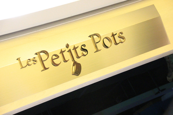 小銅鍋義式餐廳(德安誠品店)：【台南||東區】超好拍！台南夢幻甜點─小銅鍋舒芙蕾！燉飯／披薩也很美味>>小銅鍋義式餐廳