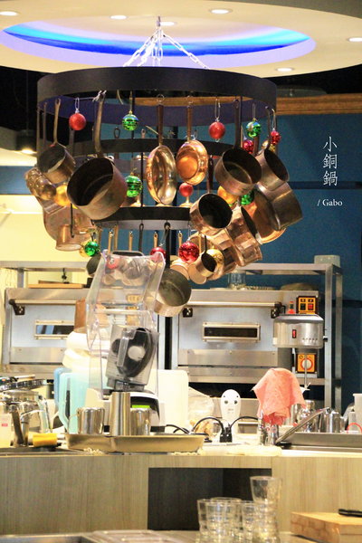 小銅鍋義式餐廳(德安誠品店)：【台南||東區】超好拍！台南夢幻甜點─小銅鍋舒芙蕾！燉飯／披薩也很美味>>小銅鍋義式餐廳