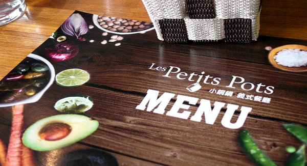 小銅鍋義式餐廳(德安誠品店)：【台南||東區】超好拍！台南夢幻甜點─小銅鍋舒芙蕾！燉飯／披薩也很美味>>小銅鍋義式餐廳