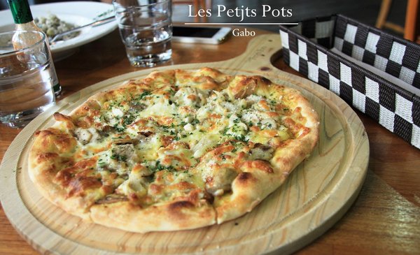 小銅鍋義式餐廳(德安誠品店)：【台南||東區】超好拍！台南夢幻甜點─小銅鍋舒芙蕾！燉飯／披薩也很美味>>小銅鍋義式餐廳