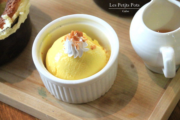 小銅鍋義式餐廳(德安誠品店)：【台南||東區】超好拍！台南夢幻甜點─小銅鍋舒芙蕾！燉飯／披薩也很美味>>小銅鍋義式餐廳