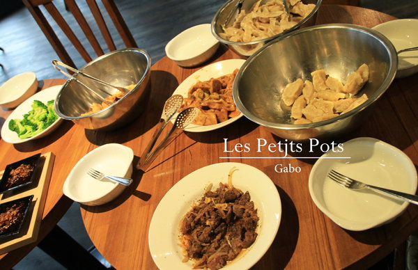 小銅鍋義式餐廳(德安誠品店)：【台南||東區】超好拍！台南夢幻甜點─小銅鍋舒芙蕾！燉飯／披薩也很美味>>小銅鍋義式餐廳