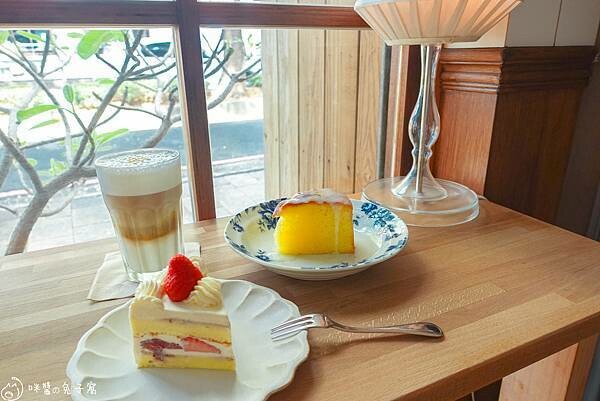 高雄美食。馤 咖啡。食作  左營高鐵站對面的日式復古咖啡廳 