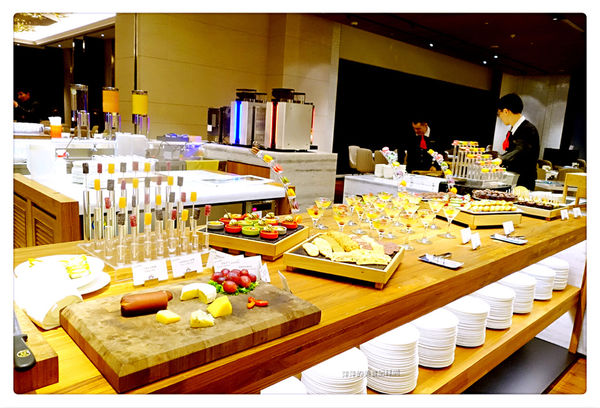 美福大飯店 彩匯自助餐 ~ Buffet 吃到飽❤龍蝦/海膽/現煎牛排/甜點/現打果汁 - 捷運劍南路站