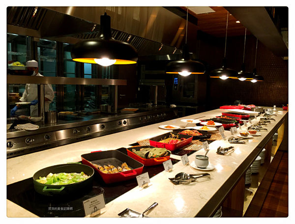 美福大飯店 彩匯自助餐 ~ Buffet 吃到飽❤龍蝦/海膽/現煎牛排/甜點/現打果汁 - 捷運劍南路站