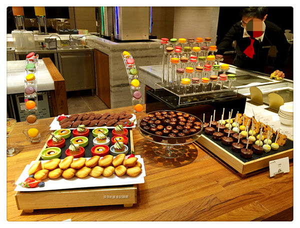 美福大飯店 彩匯自助餐 ~ Buffet 吃到飽❤龍蝦/海膽/現煎牛排/甜點/現打果汁 - 捷運劍南路站