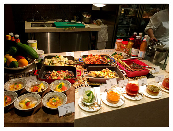 美福大飯店 彩匯自助餐 ~ Buffet 吃到飽❤龍蝦/海膽/現煎牛排/甜點/現打果汁 - 捷運劍南路站