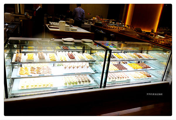 美福大飯店 彩匯自助餐 ~ Buffet 吃到飽❤龍蝦/海膽/現煎牛排/甜點/現打果汁 - 捷運劍南路站