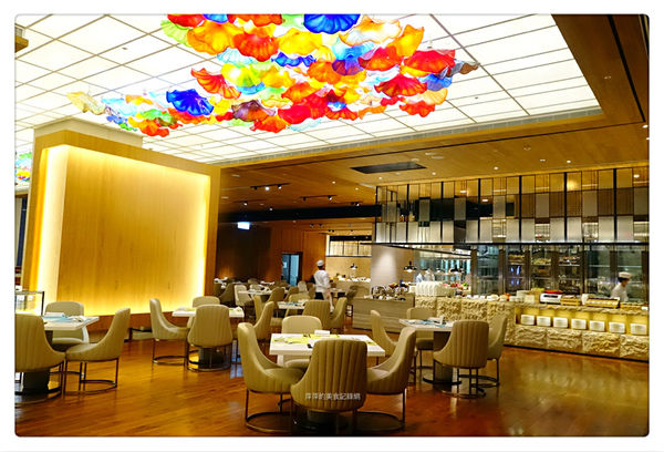 美福大飯店 彩匯自助餐 ~ Buffet 吃到飽❤龍蝦/海膽/現煎牛排/甜點/現打果汁 - 捷運劍南路站