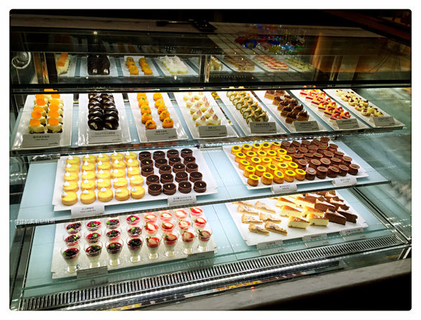 美福大飯店 彩匯自助餐 ~ Buffet 吃到飽❤龍蝦/海膽/現煎牛排/甜點/現打果汁 - 捷運劍南路站