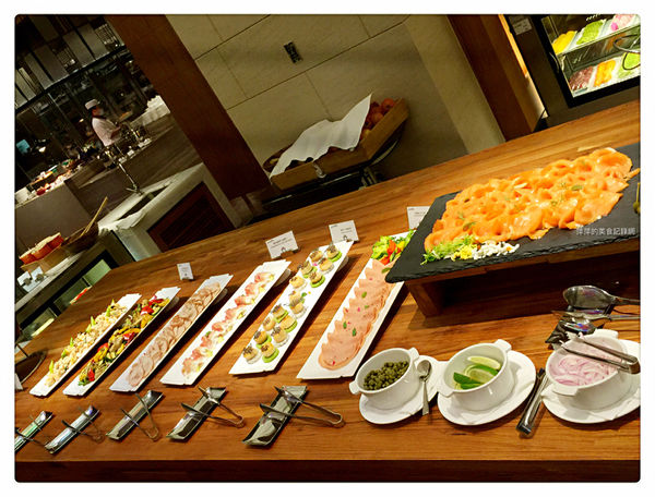 美福大飯店 彩匯自助餐 ~ Buffet 吃到飽❤龍蝦/海膽/現煎牛排/甜點/現打果汁 - 捷運劍南路站