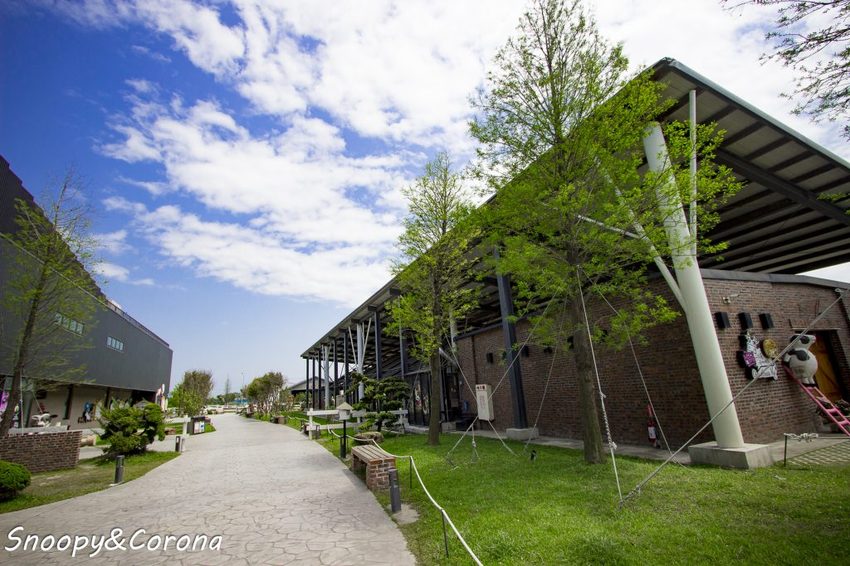 【玩樂.雲林】崙背景點/千巧谷牛樂園牧場~免門票親子景點,萌萌乳牛公仔隨你拍,還能餵牛餵魚餵鴨